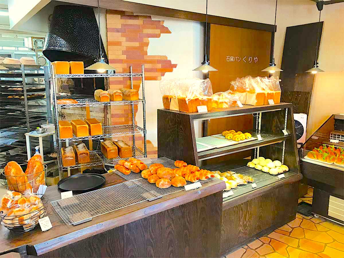 石窯パン くりや Kurukuru 長距離デリバリー クルクル です 定価100円の商品を110円で 配送専門業者が車で丁寧に ２３区どこでも お届けします